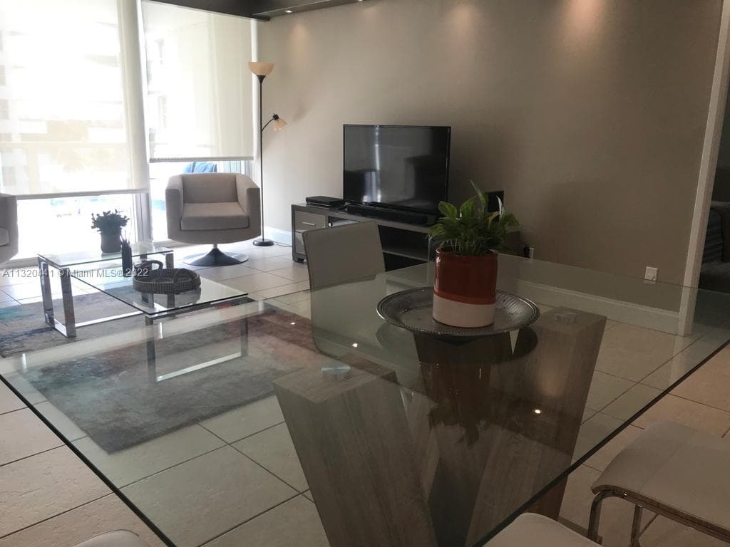 A11320441 — Miami Beach — 15