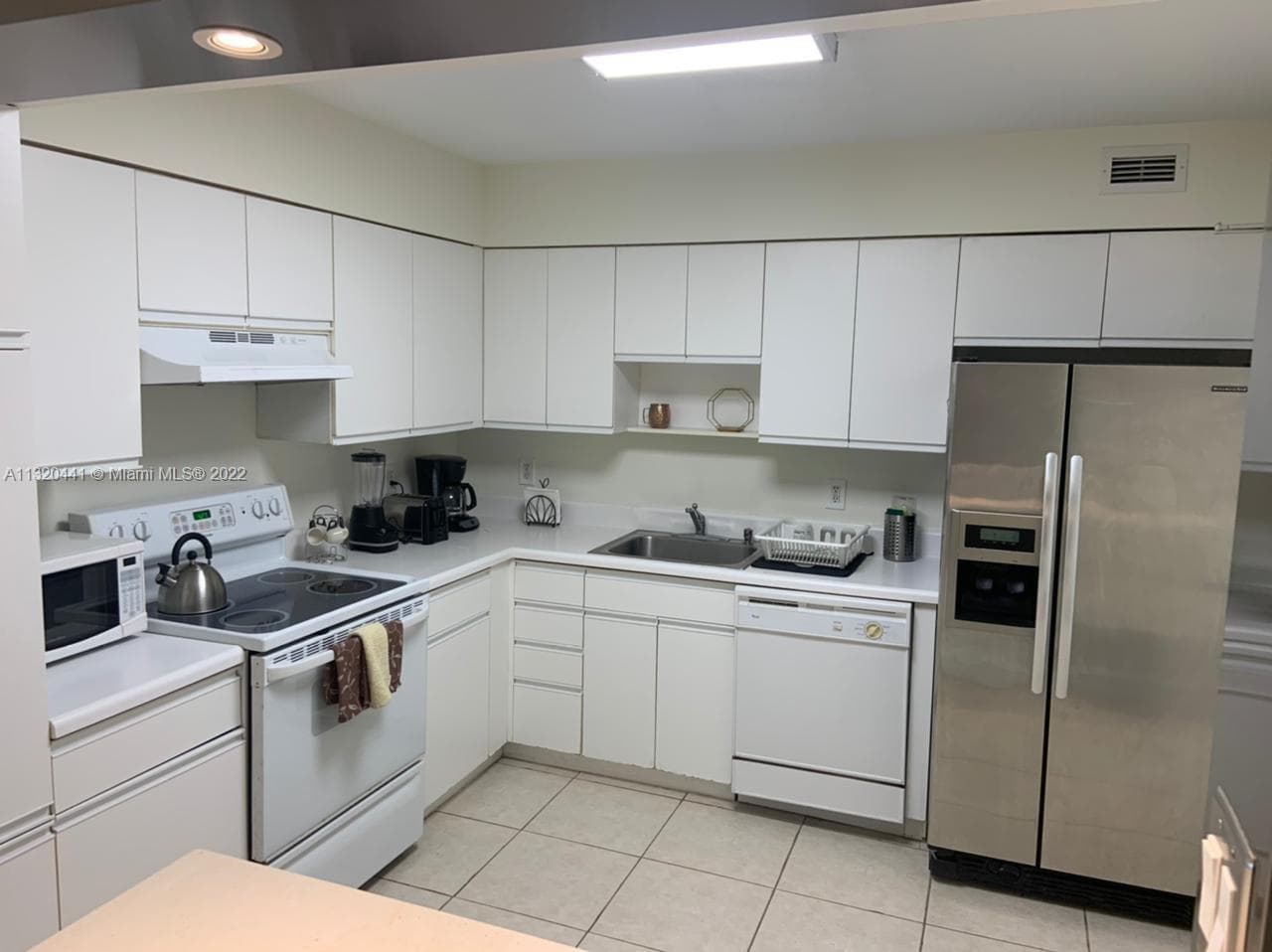 A11320441 — Miami Beach — 4