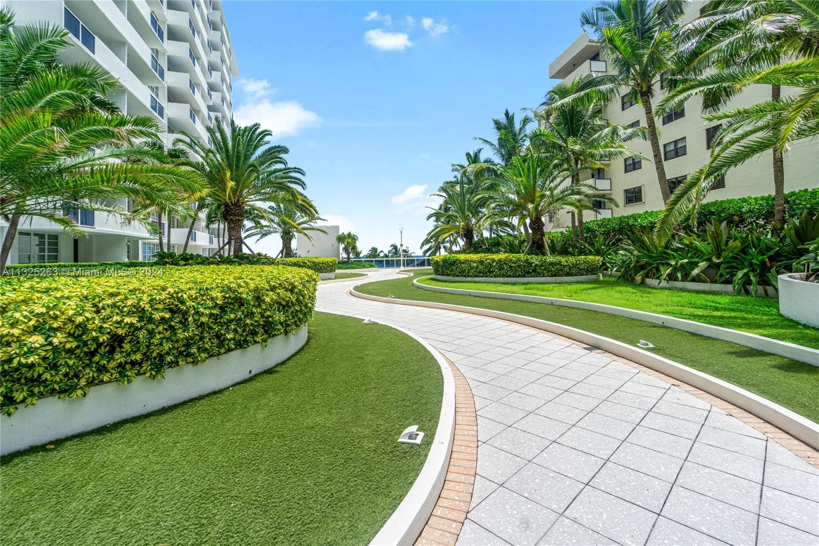 A11325263 — Miami Beach — 18