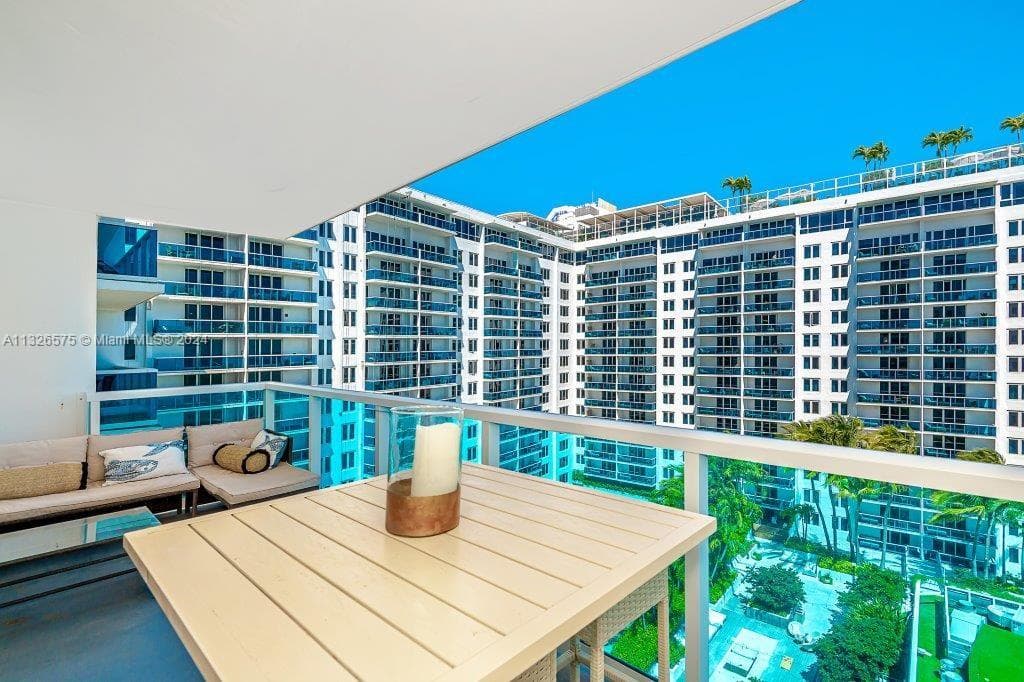 A11326575 — Miami Beach — 2