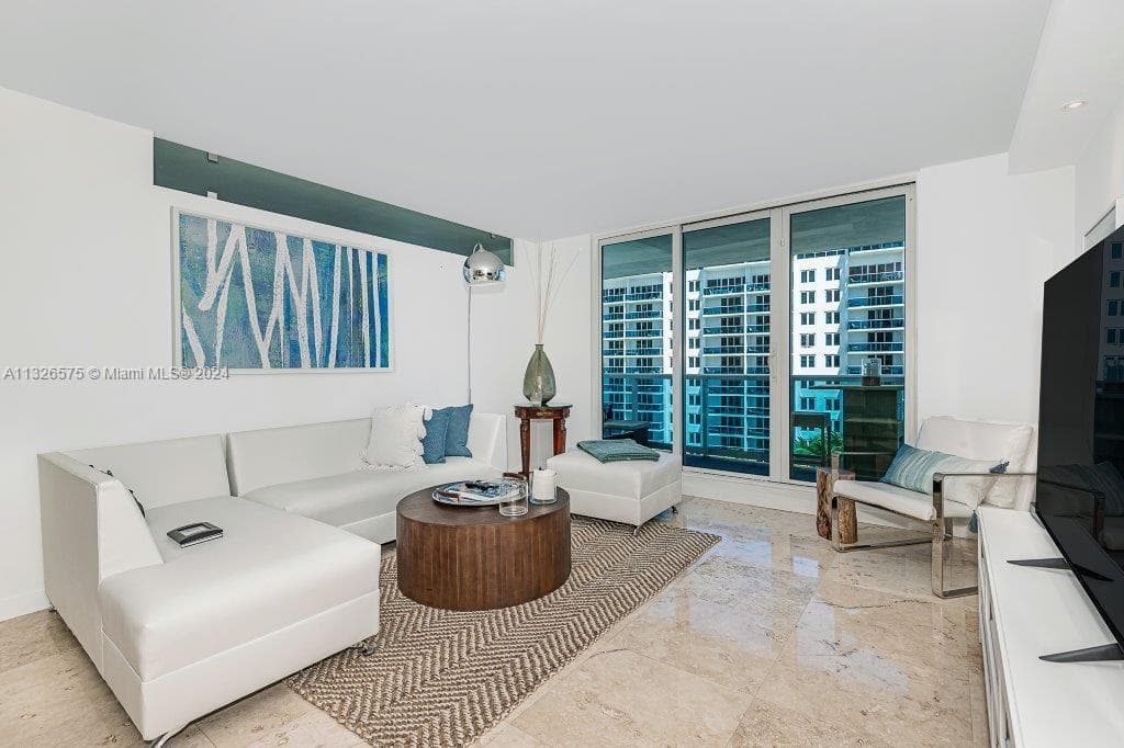 A11326575 — Miami Beach — 5