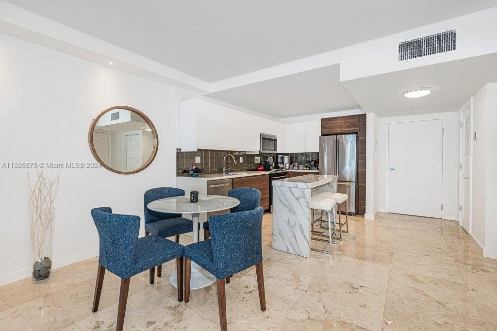 A11326575 — Miami Beach — 15