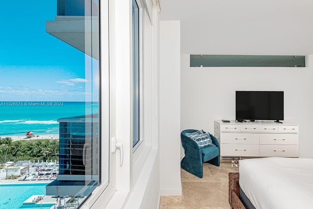 A11326575 — Miami Beach — 8