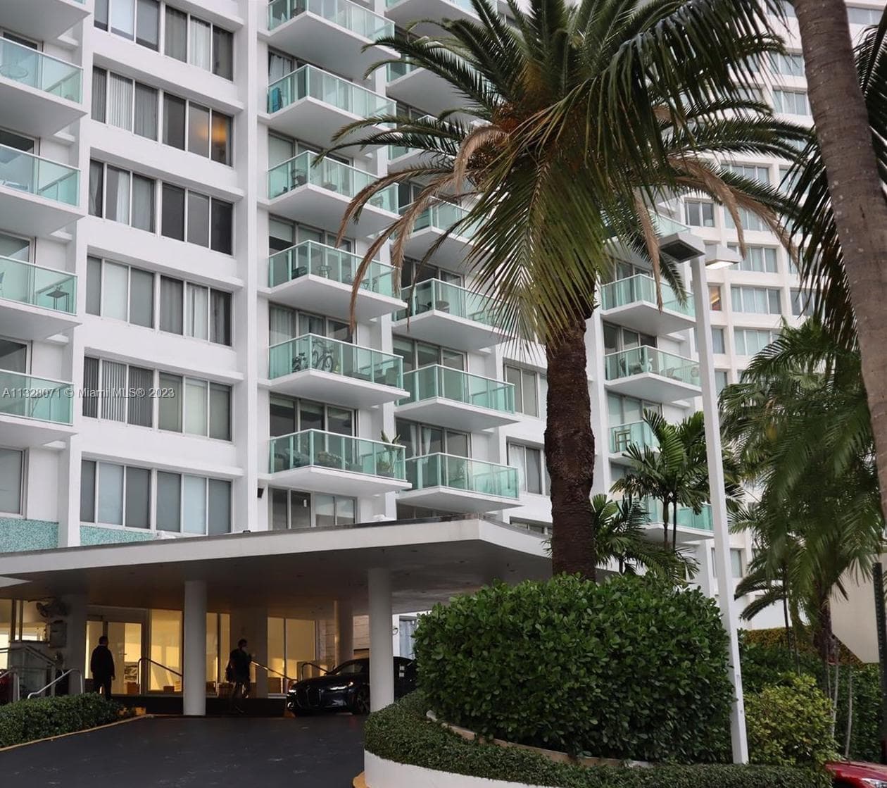 A11328071 — Miami Beach