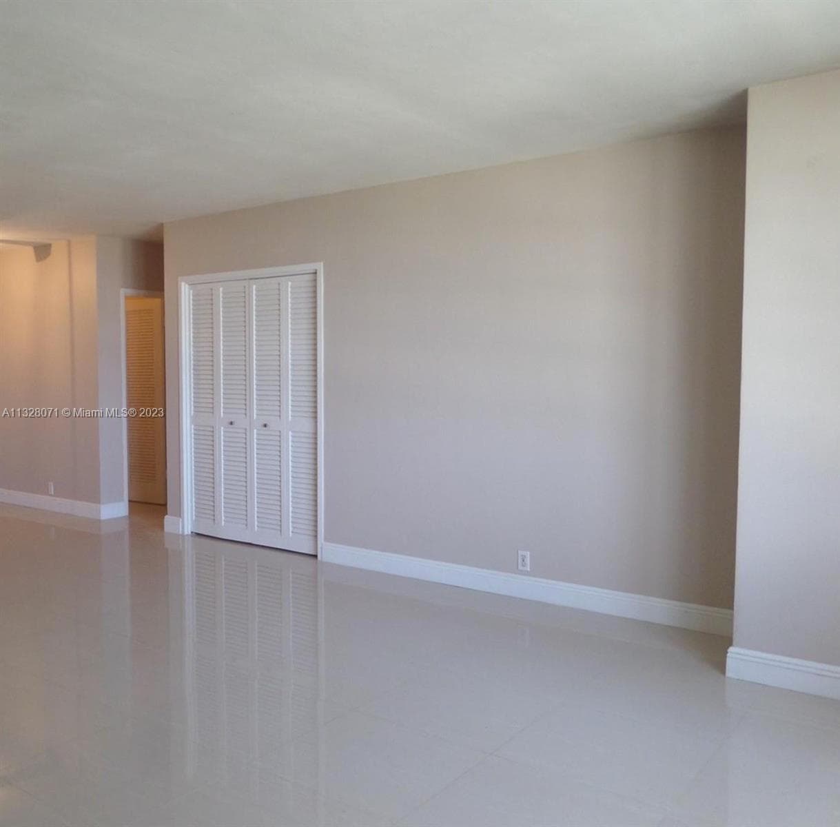A11328071 — Miami Beach — 4