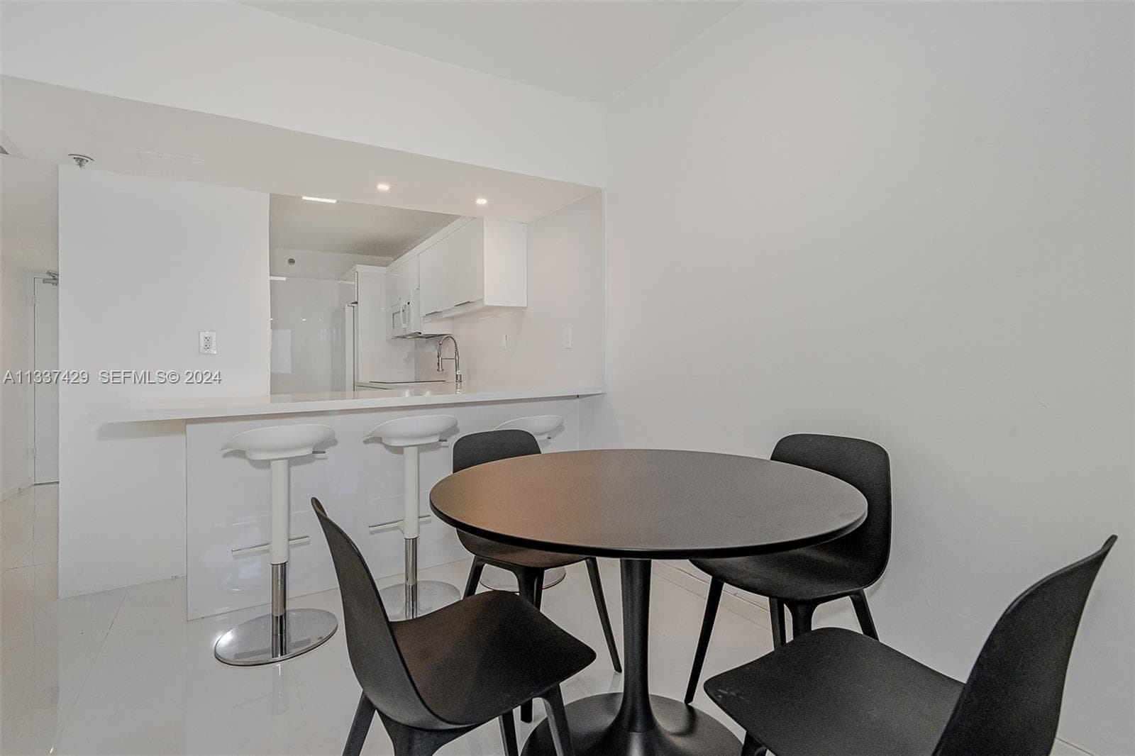 A11337429 — Miami Beach — 6