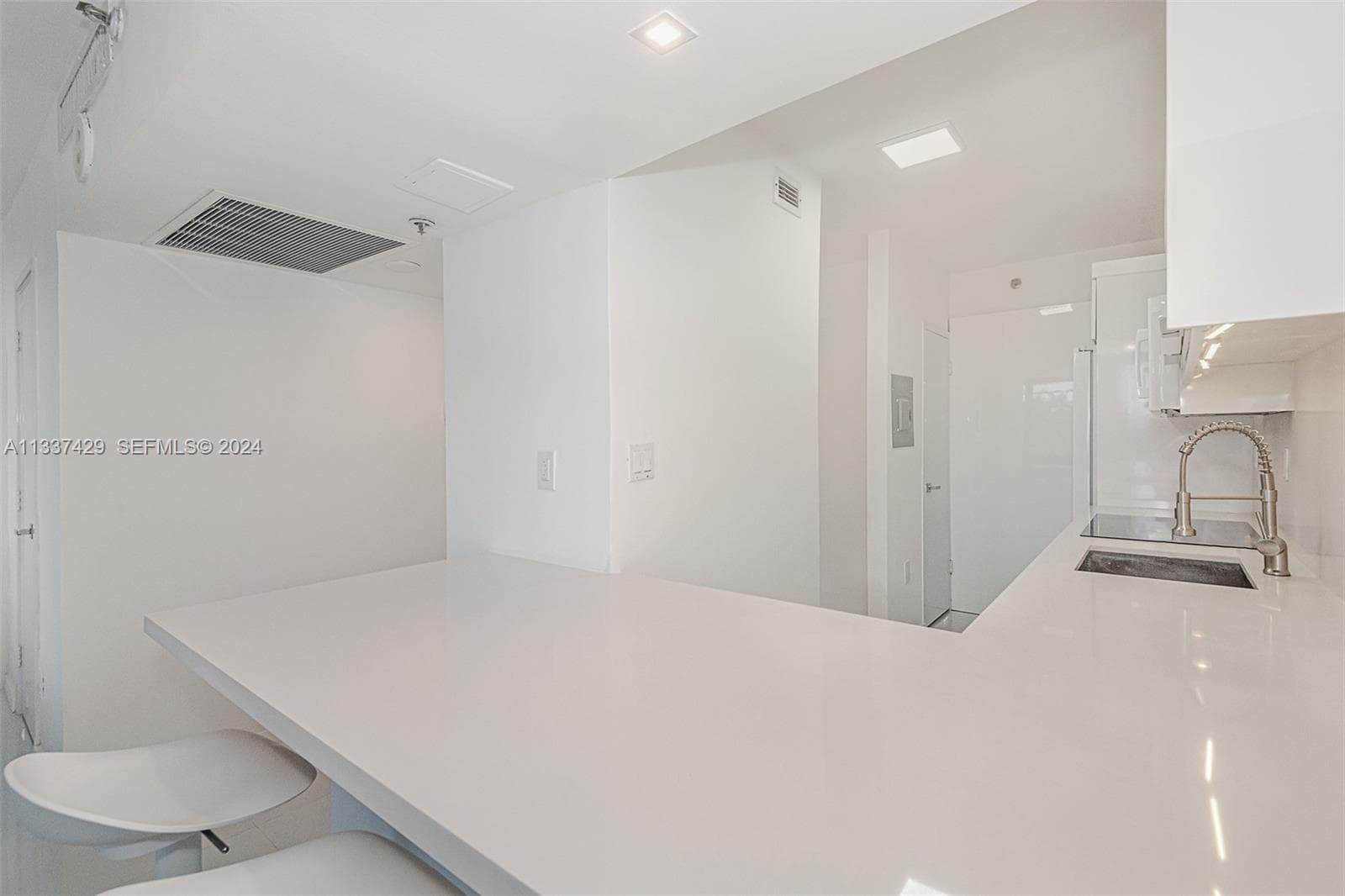 A11337429 — Miami Beach — 9