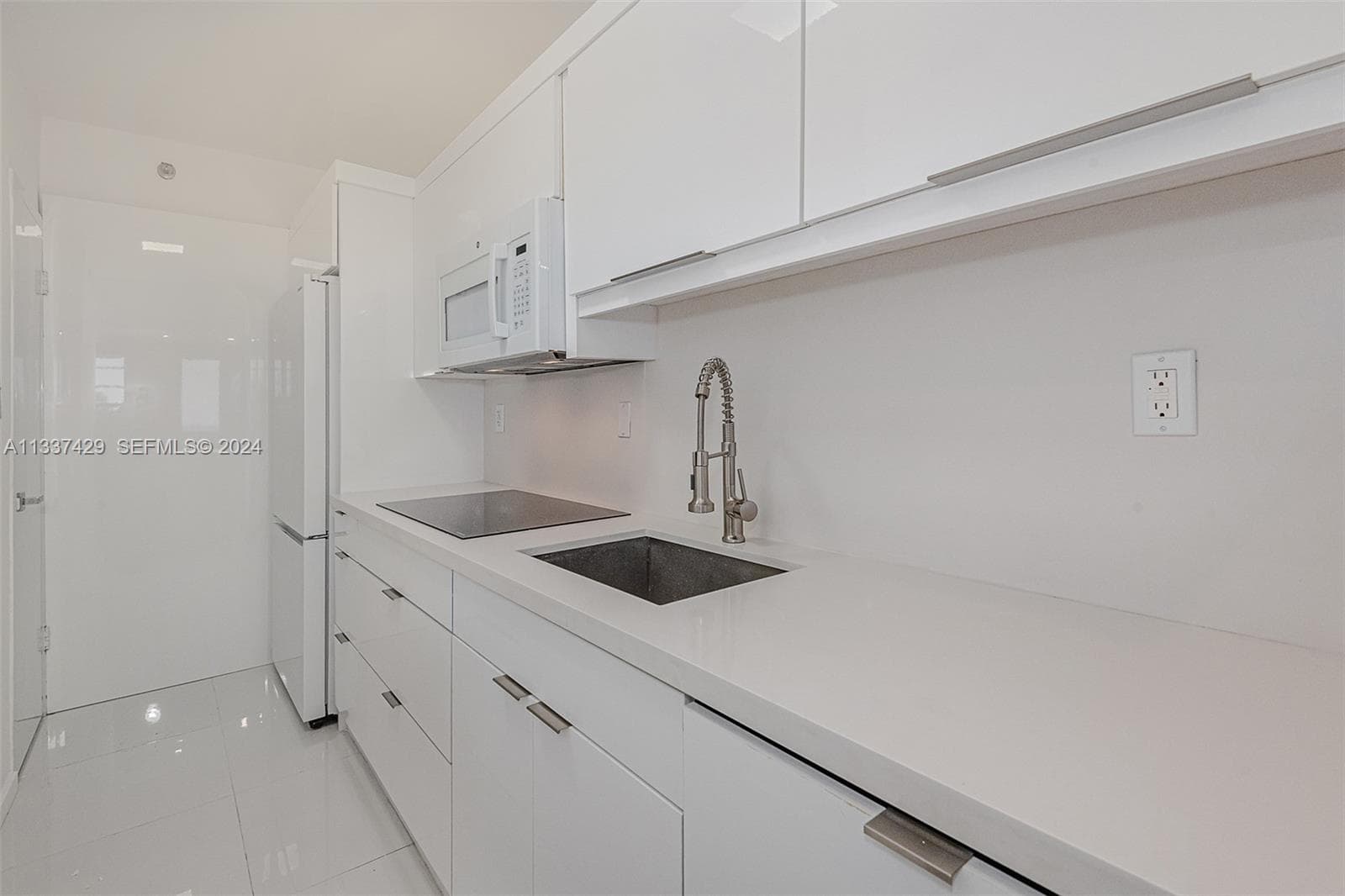 A11337429 — Miami Beach — 10
