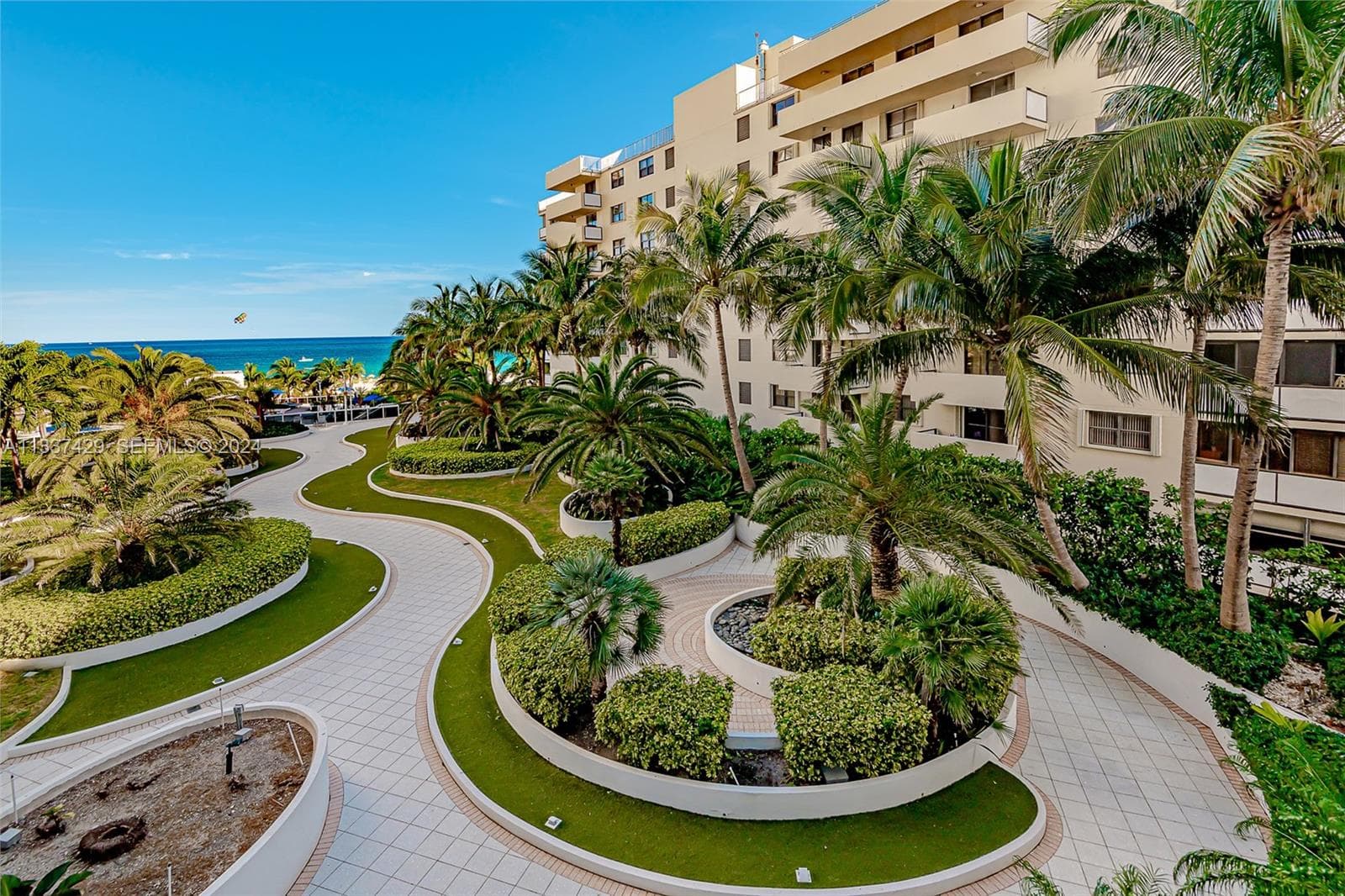 A11337429 — Miami Beach — 15