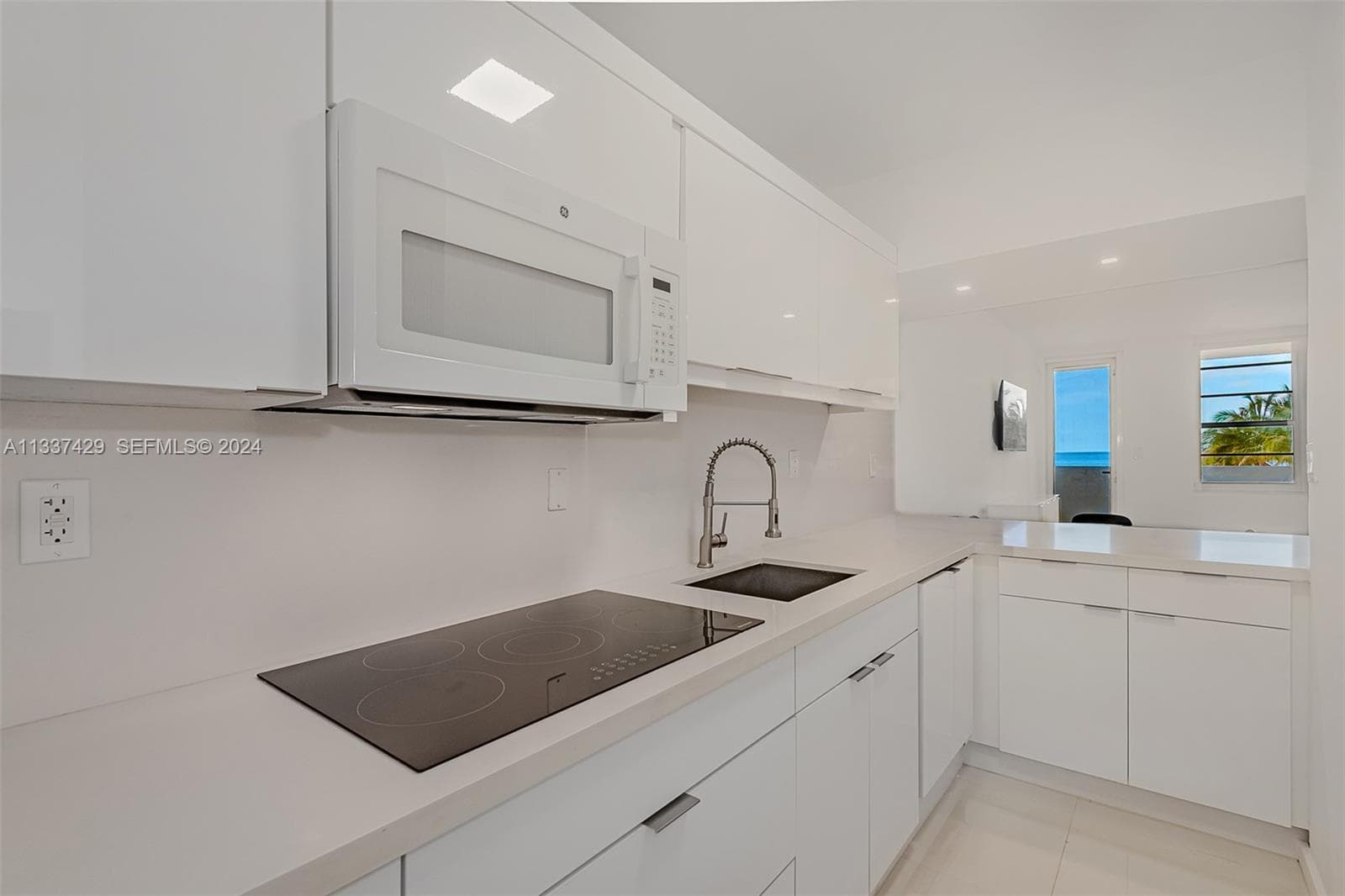 A11337429 — Miami Beach — 11