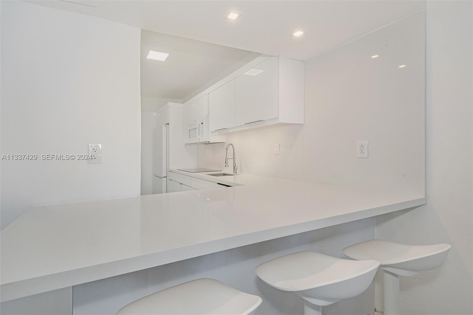 A11337429 — Miami Beach — 8