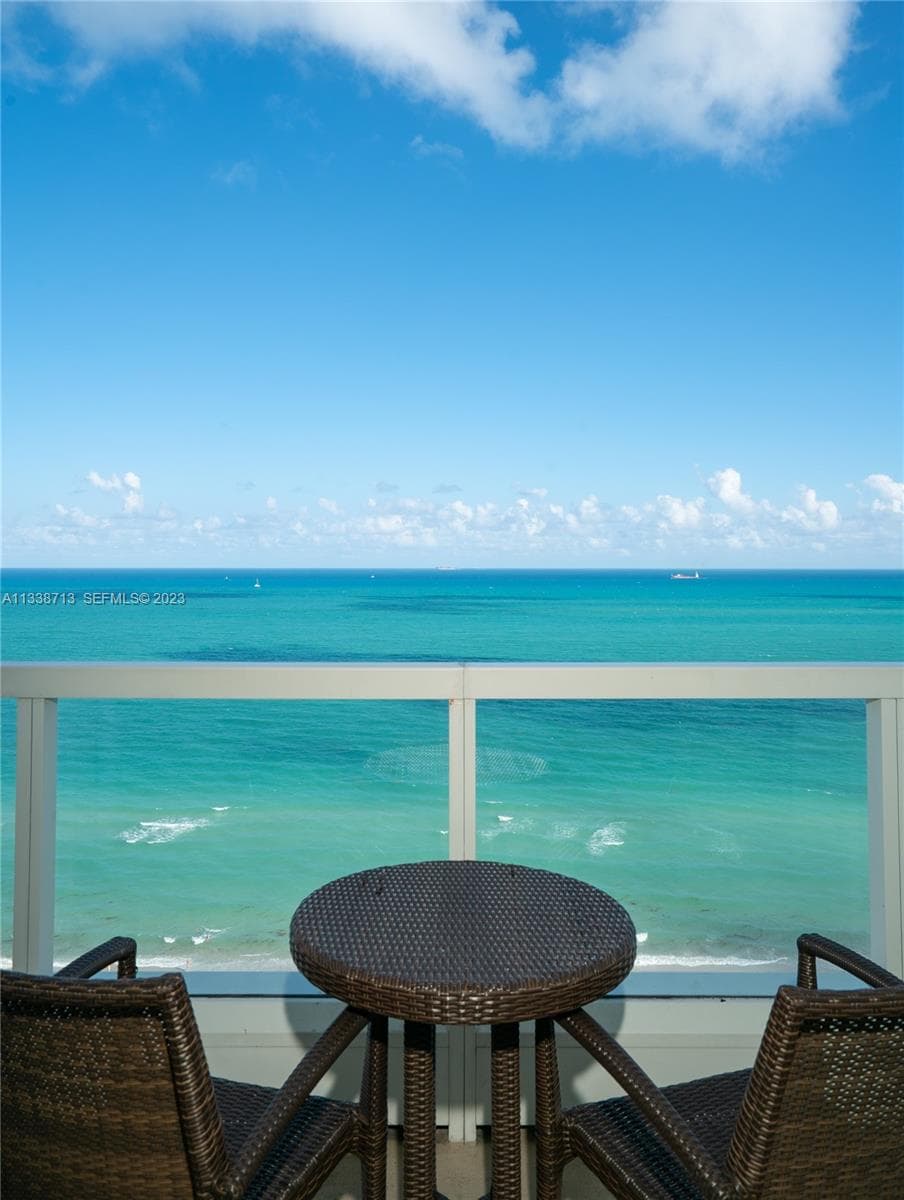A11338713 — Miami Beach — 13