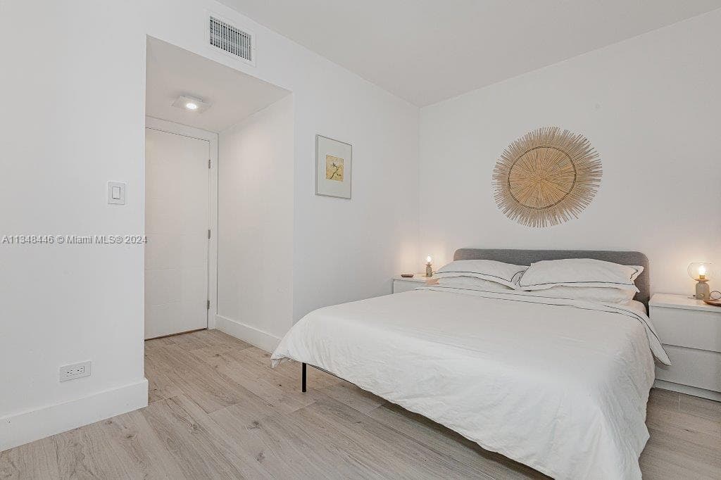 A11348446 — Miami Beach — 13