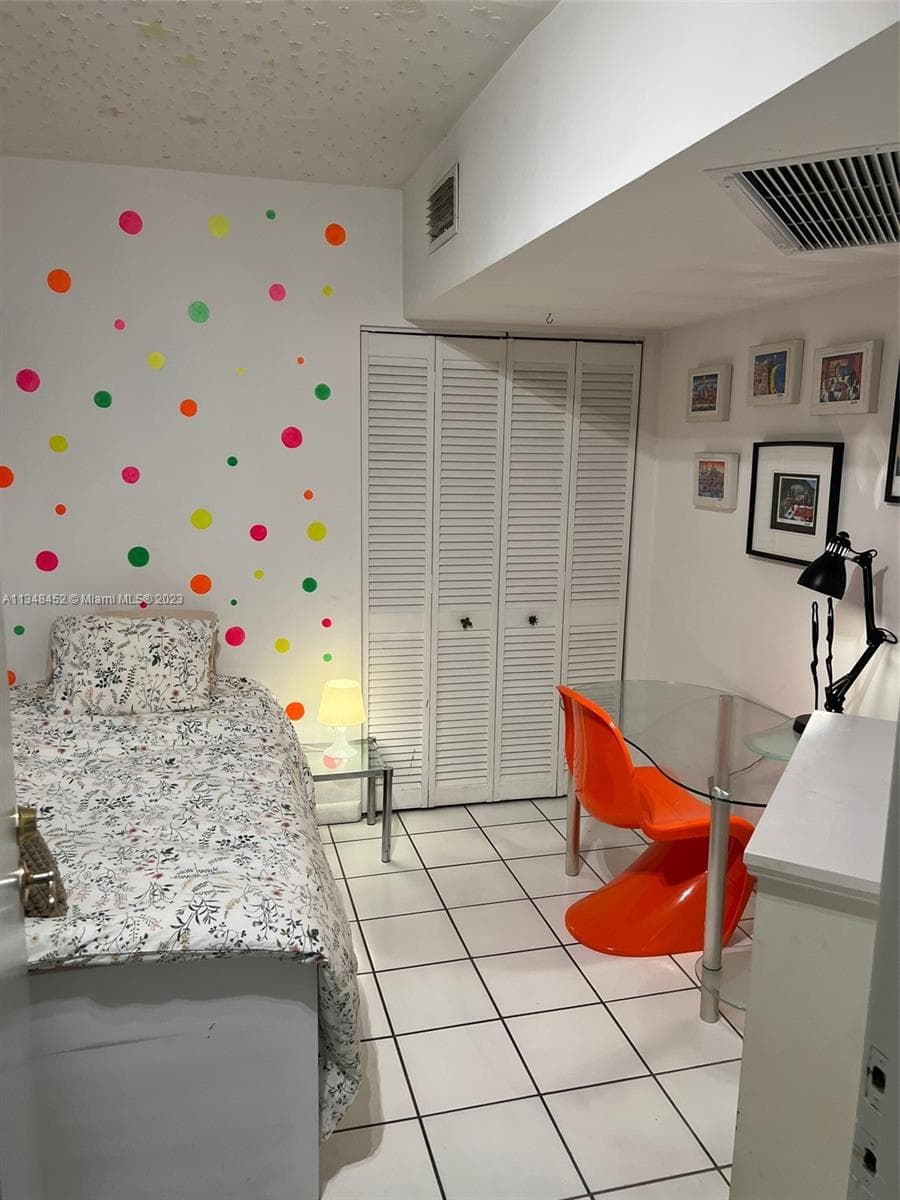 A11348452 — Miami Beach — 30