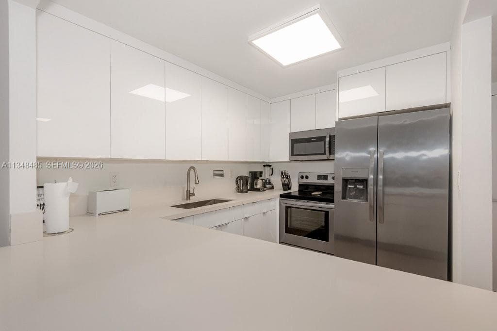 A11348485 — Miami Beach — 13