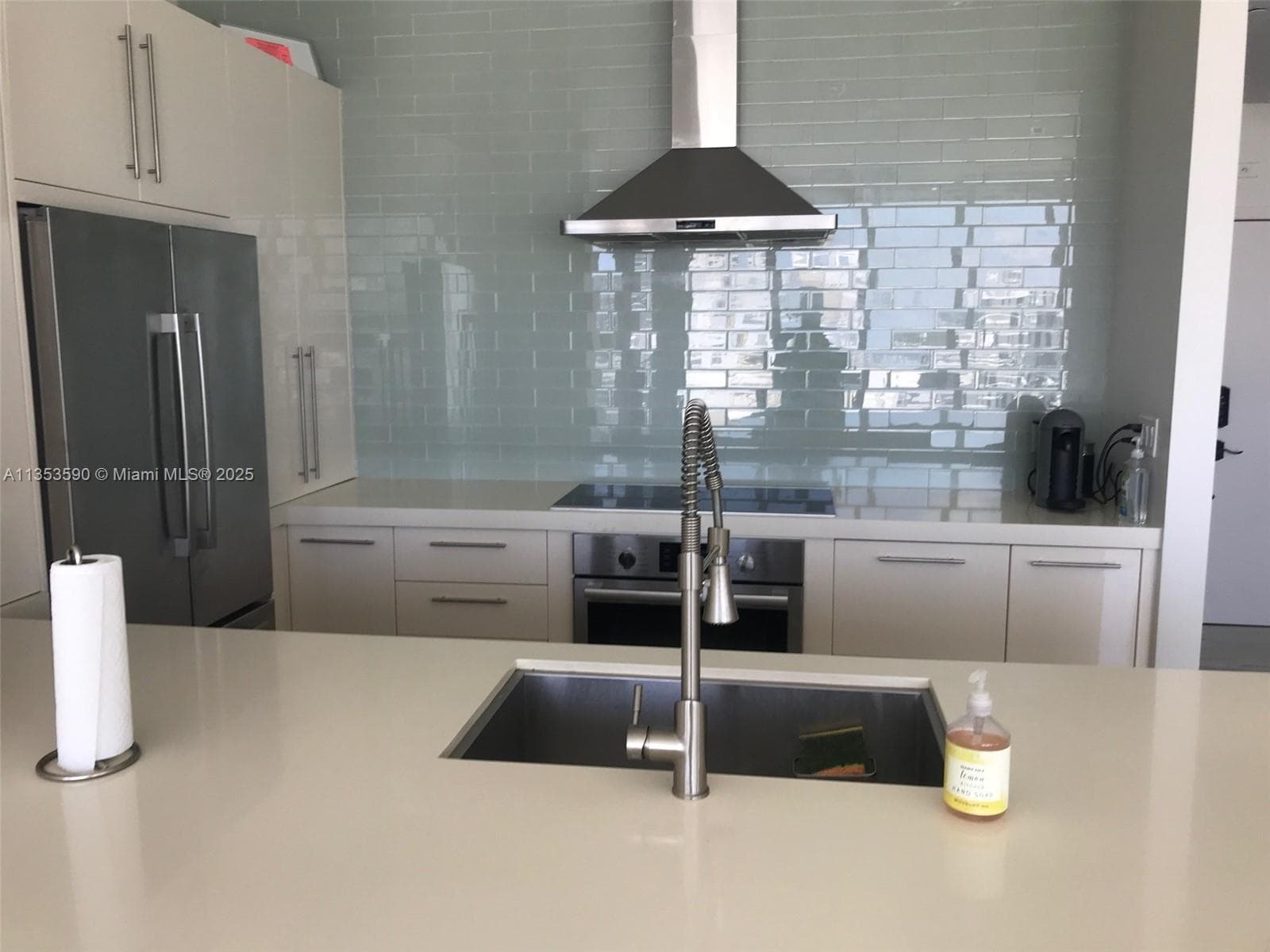 A11353590 — Miami Beach — 12