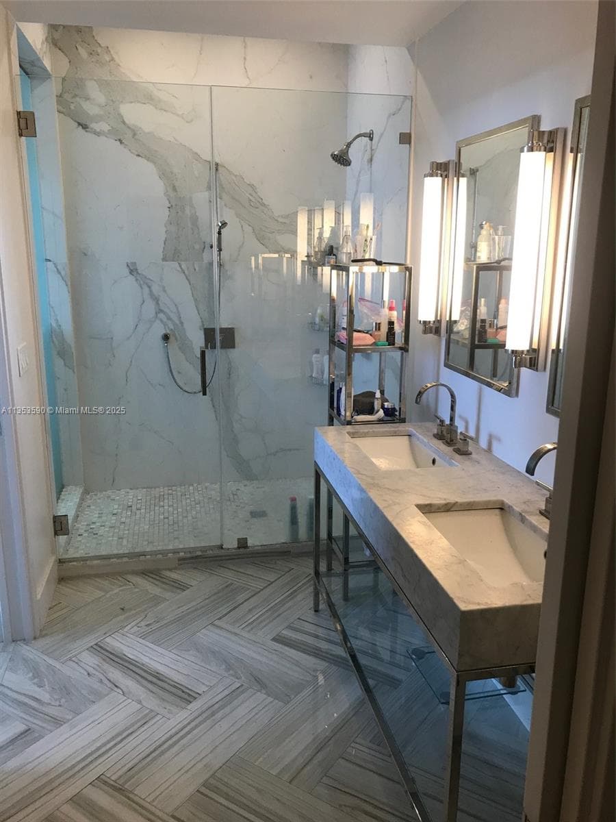 A11353590 — Miami Beach — 32