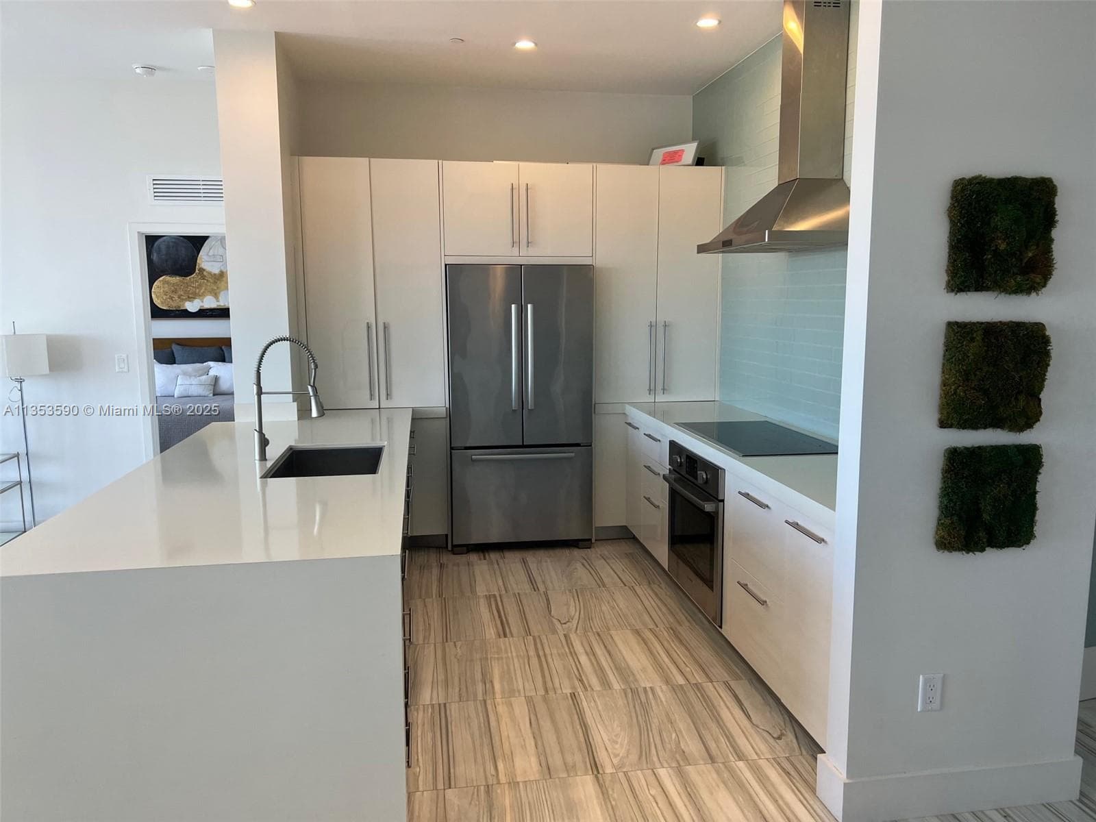 A11353590 — Miami Beach — 20