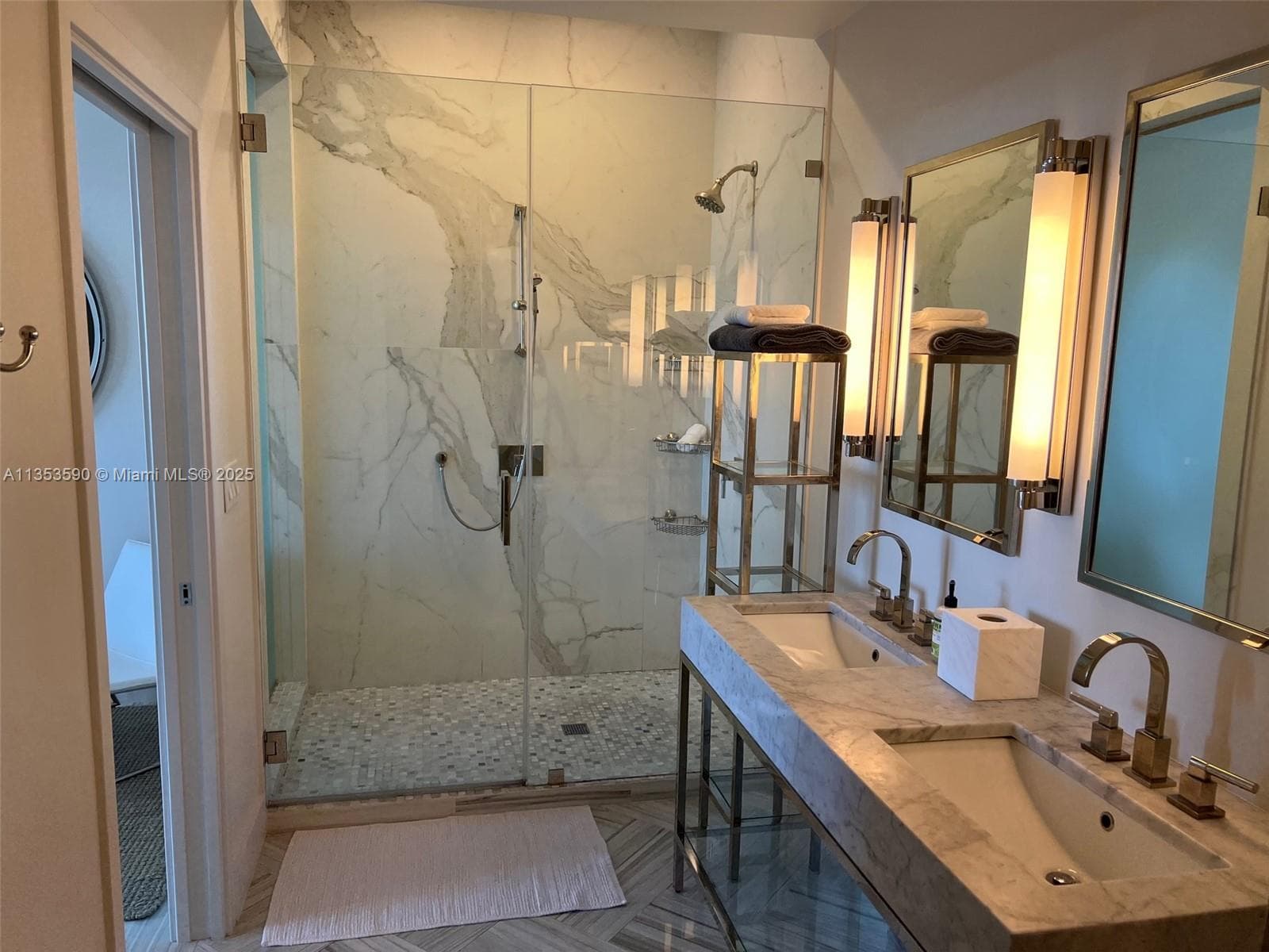 A11353590 — Miami Beach — 30