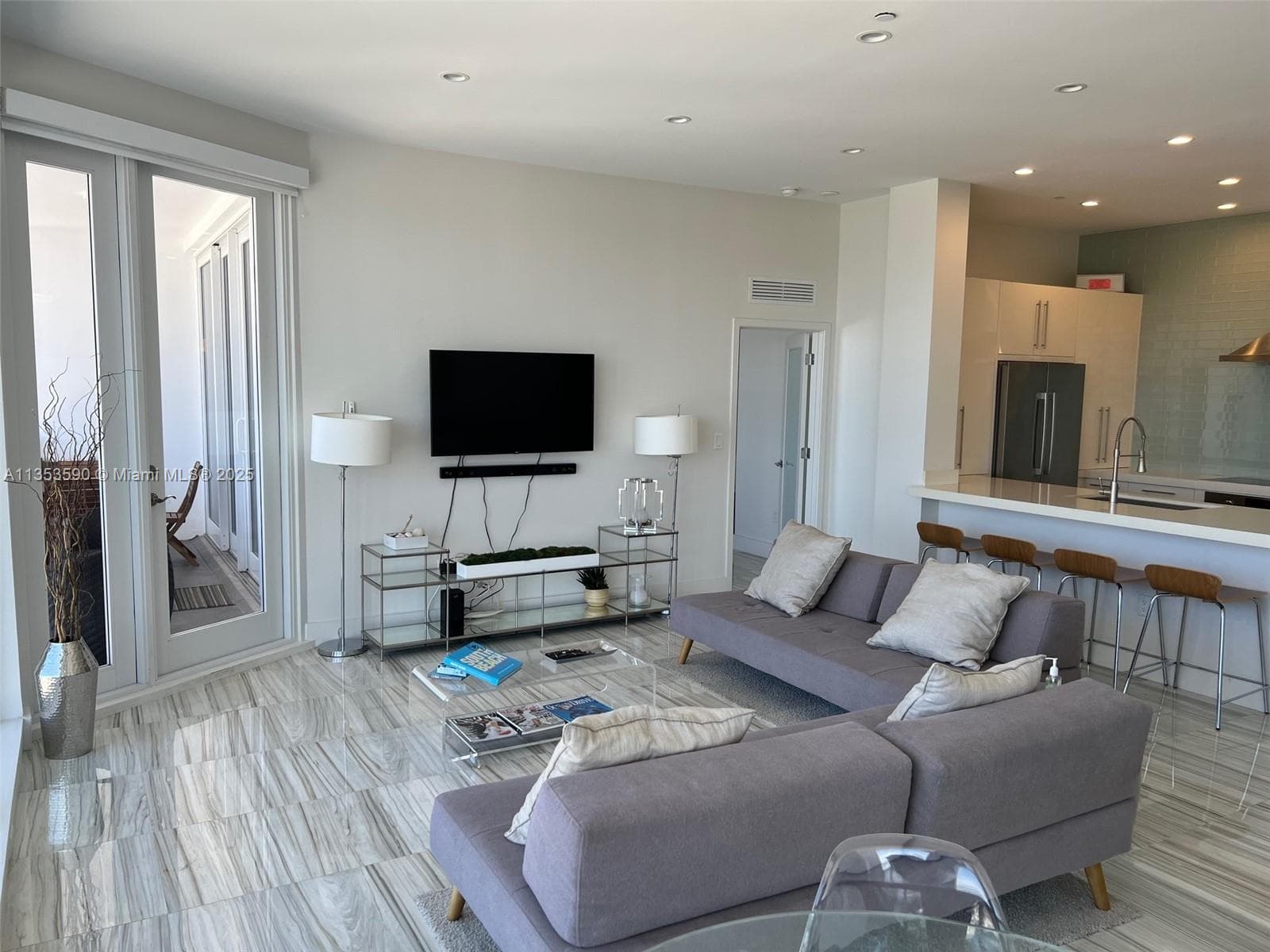 A11353590 — Miami Beach — 10