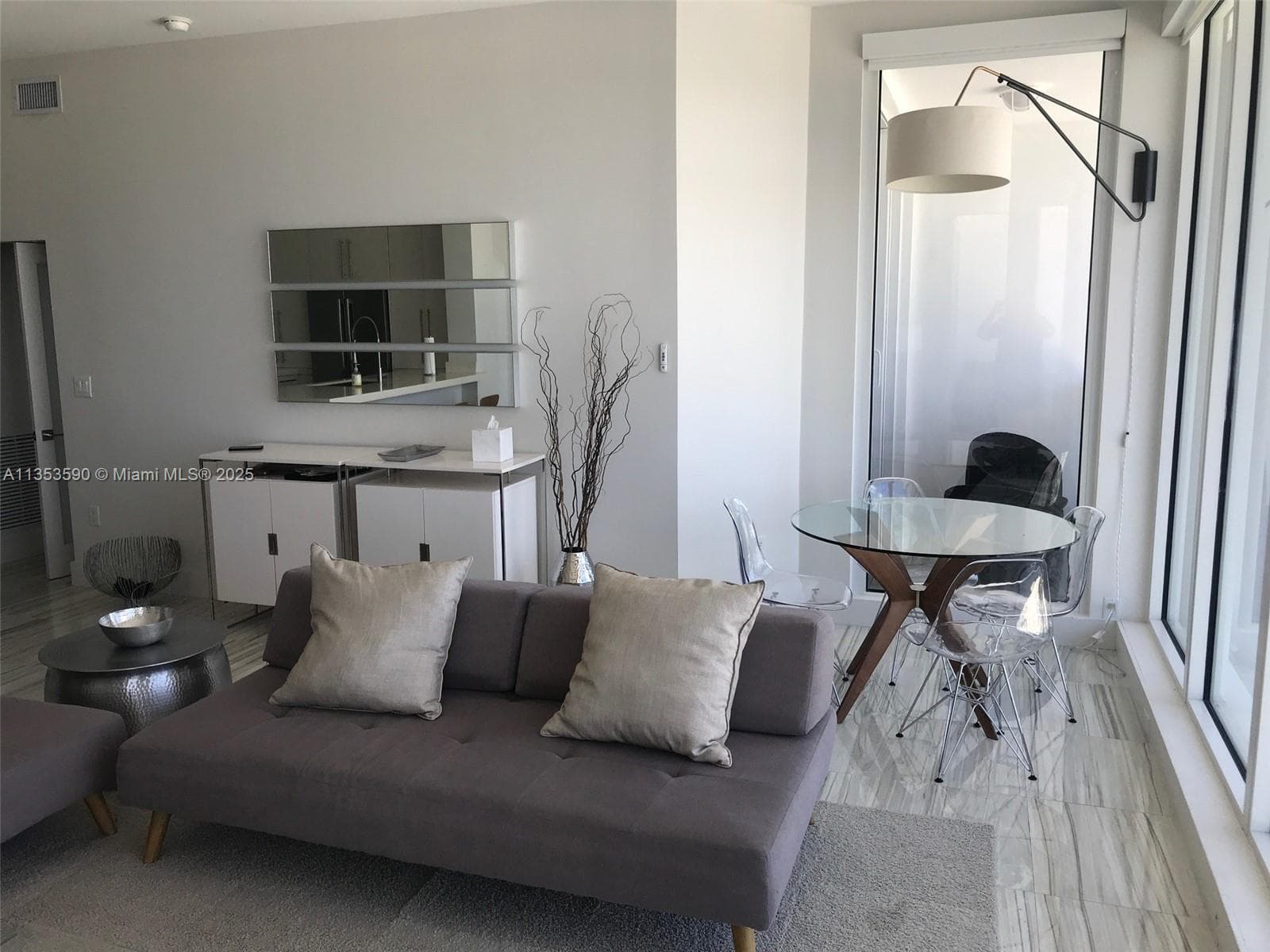A11353590 — Miami Beach — 18