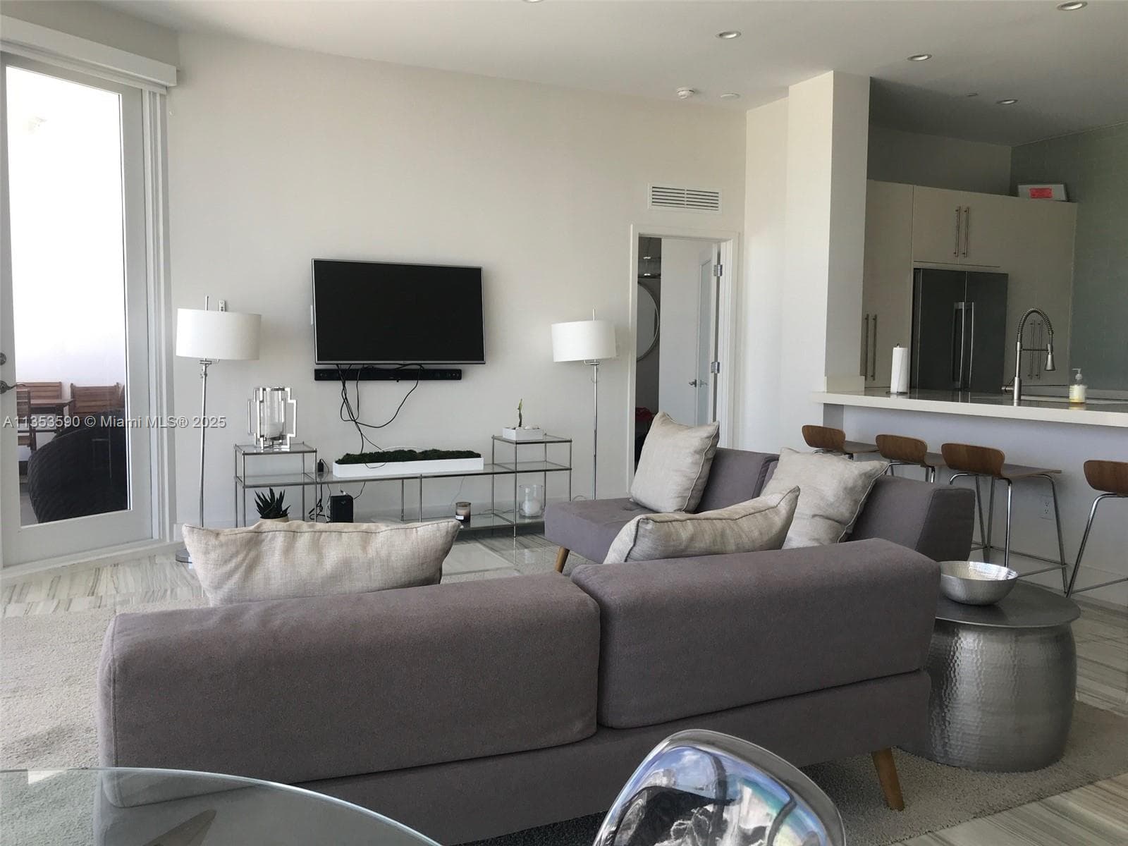 A11353590 — Miami Beach — 15