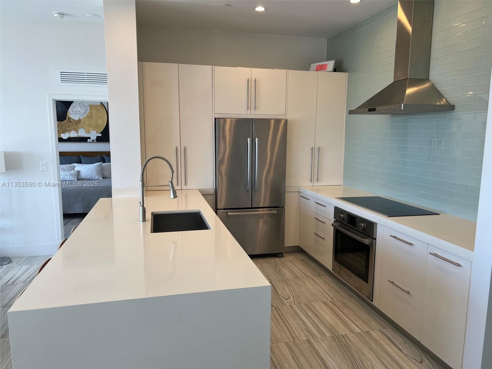 A11353590 — Miami Beach — 19