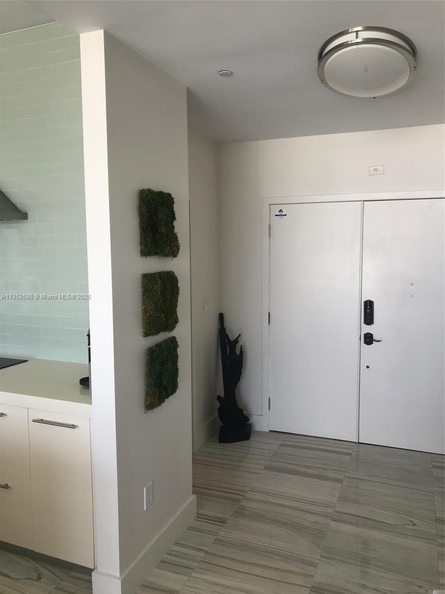 A11353590 — Miami Beach — 44