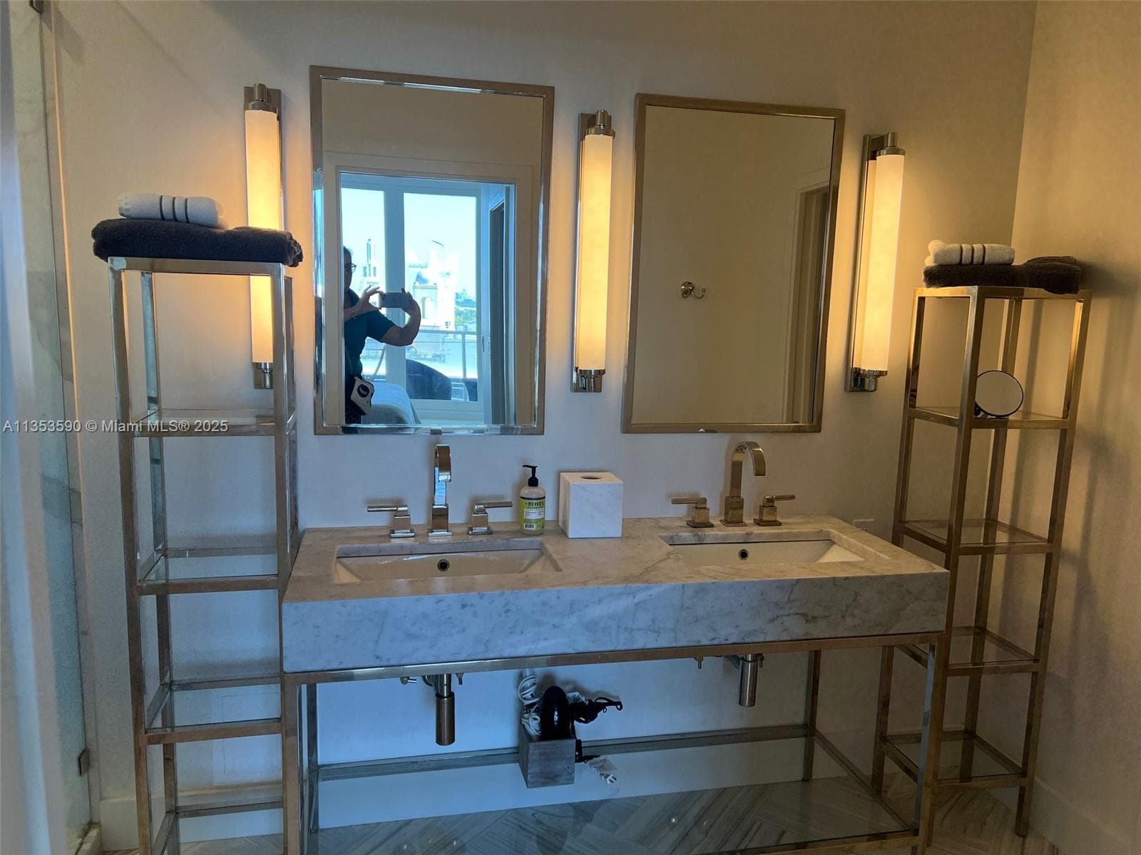 A11353590 — Miami Beach — 31