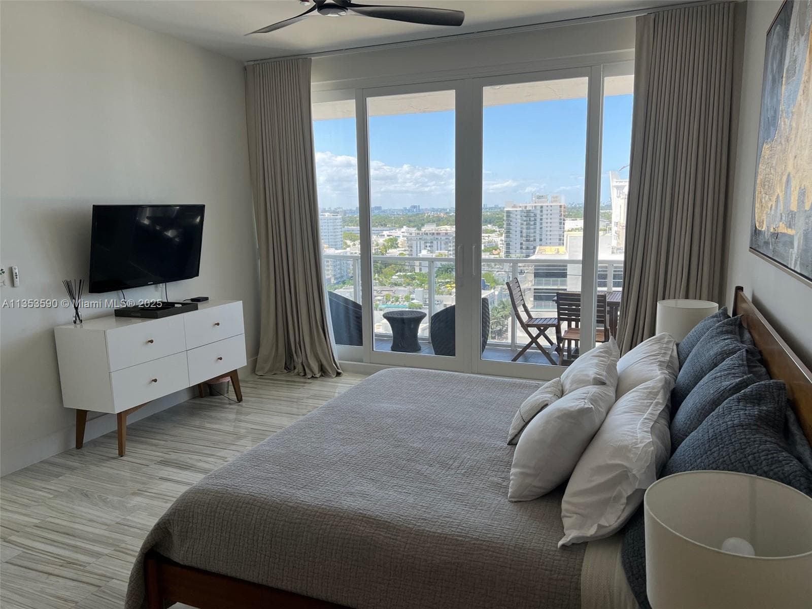 A11353590 — Miami Beach — 29