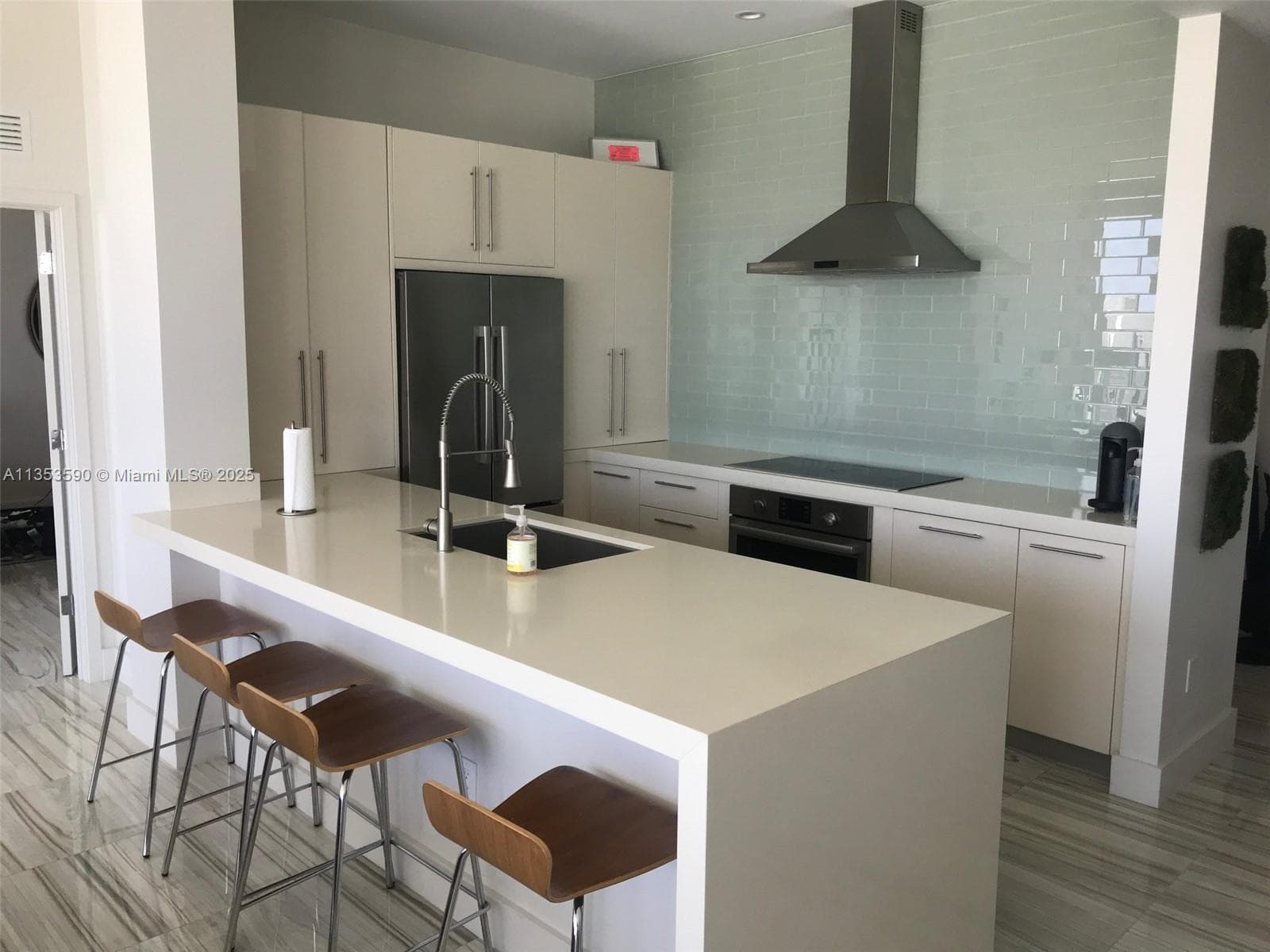 A11353590 — Miami Beach — 21
