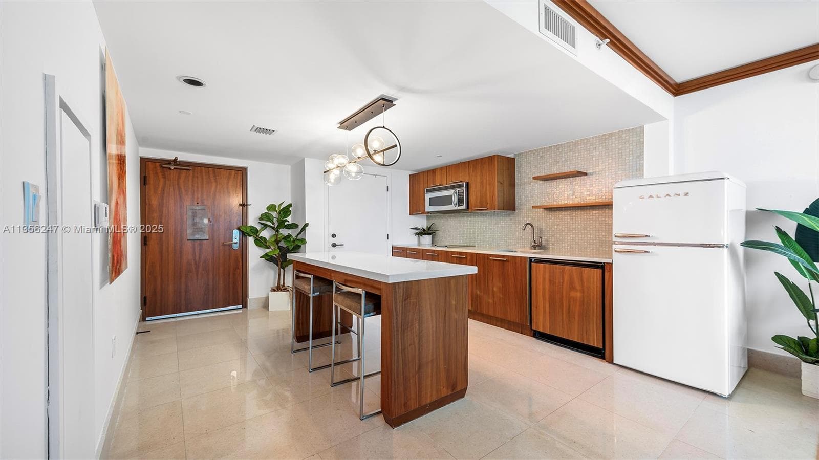 A11356247 — Miami Beach — 13