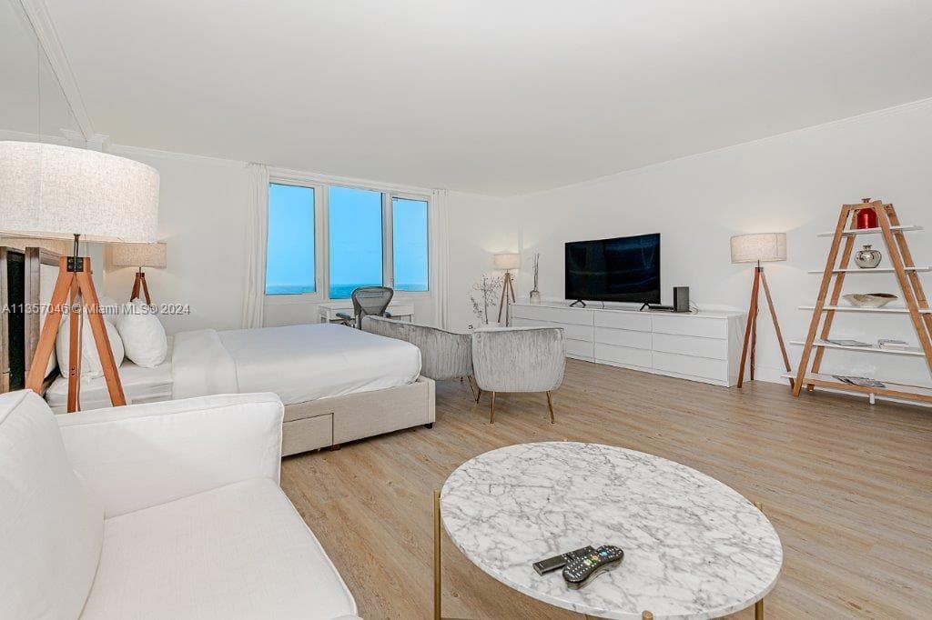 A11357046 — Miami Beach — 6