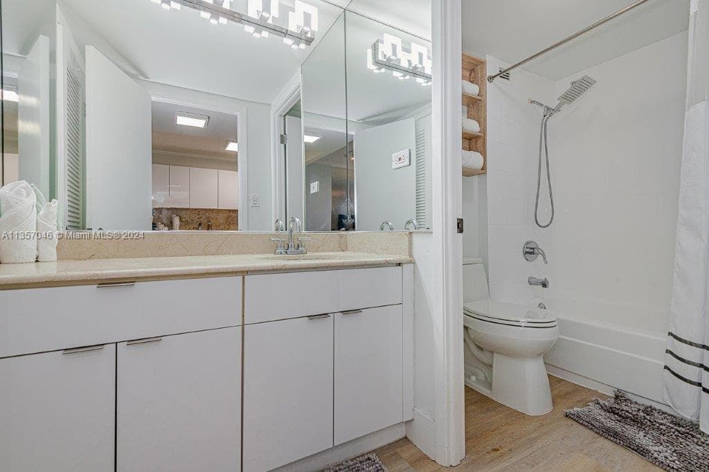 A11357046 — Miami Beach — 16
