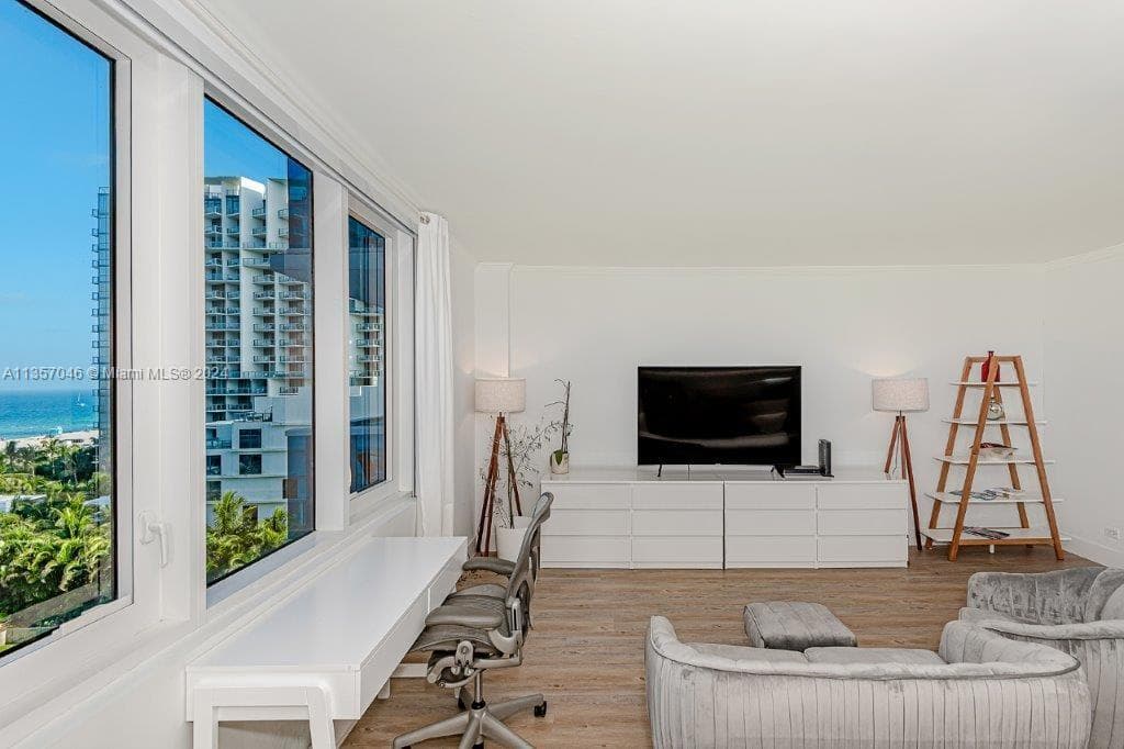 A11357046 — Miami Beach — 3
