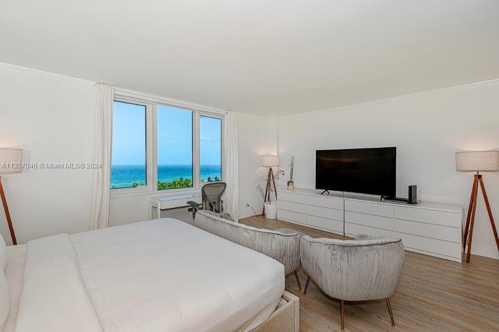 A11357046 — Miami Beach — 10