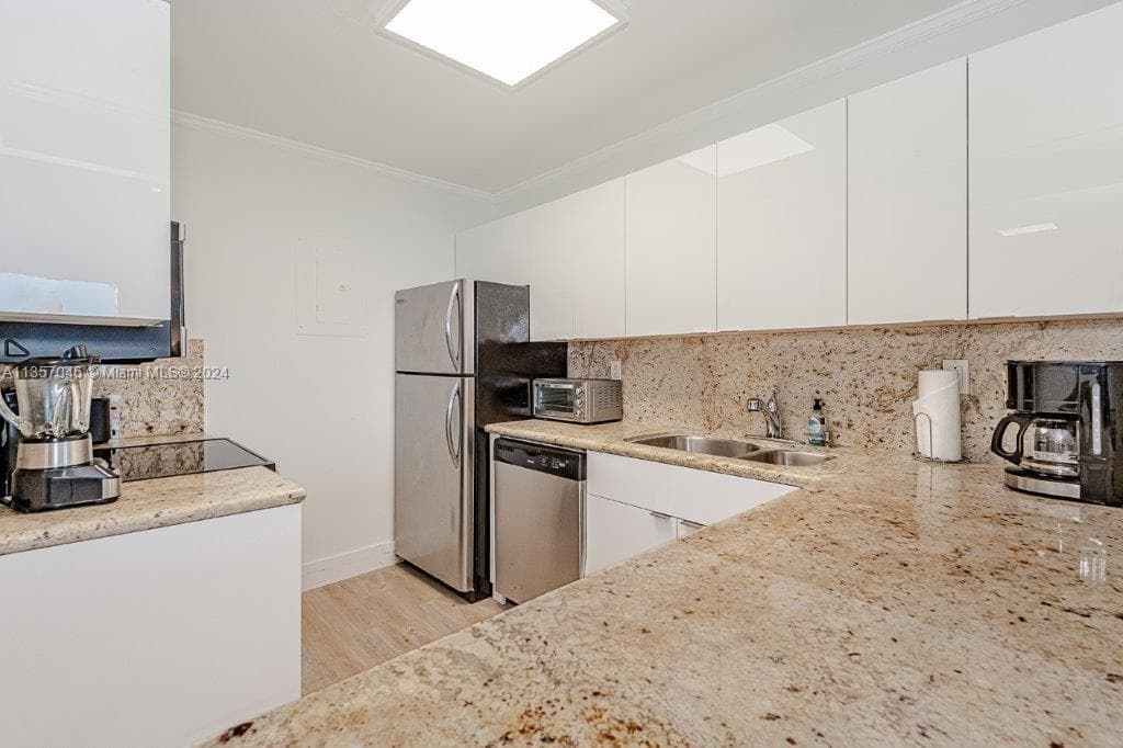 A11357046 — Miami Beach — 14