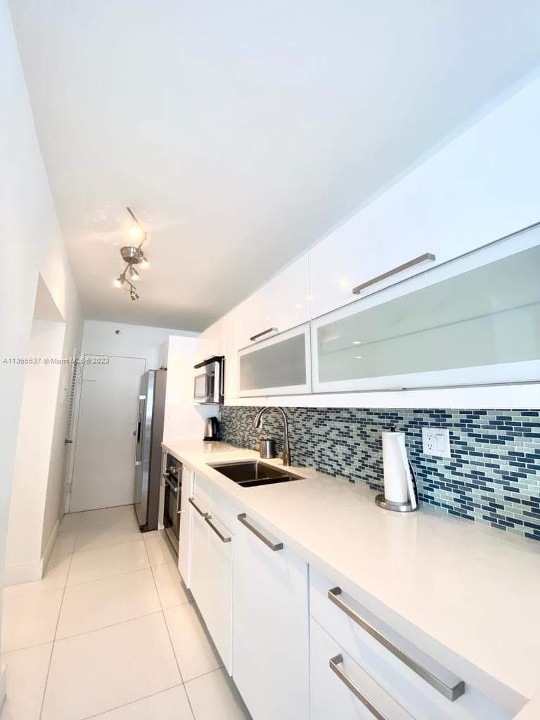 A11365537 — Miami Beach — 17