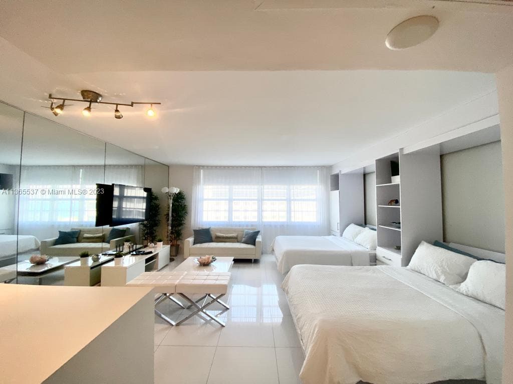 A11365537 — Miami Beach