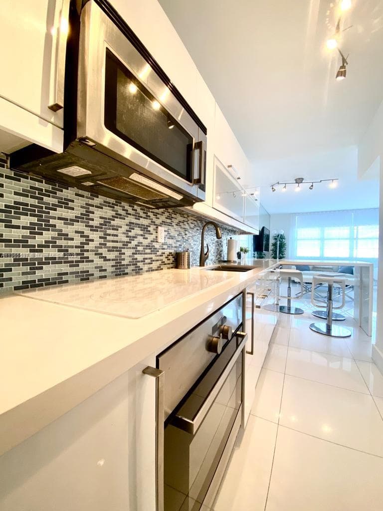 A11365537 — Miami Beach — 18