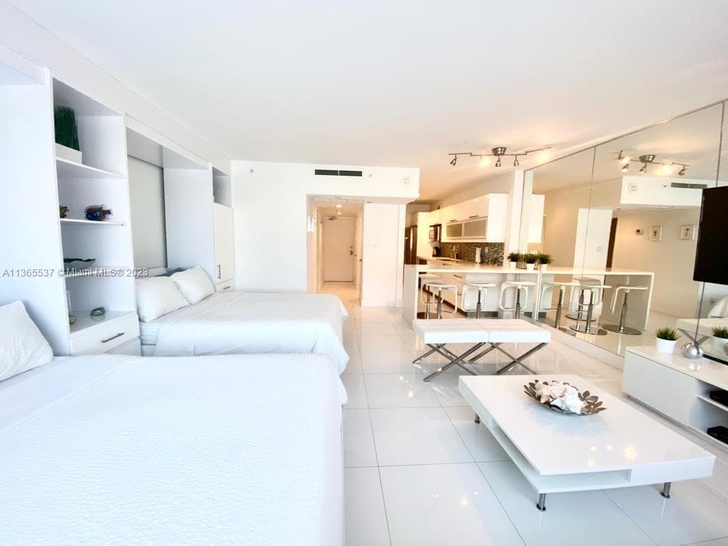 A11365537 — Miami Beach — 19