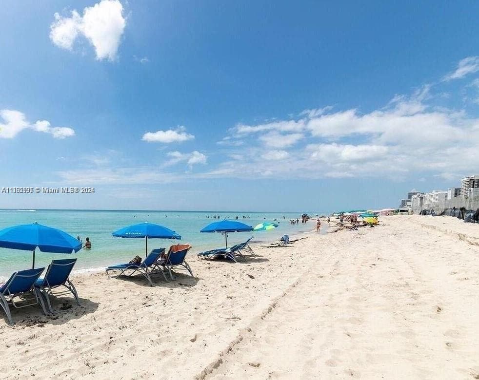 A11365995 — Miami Beach — 17