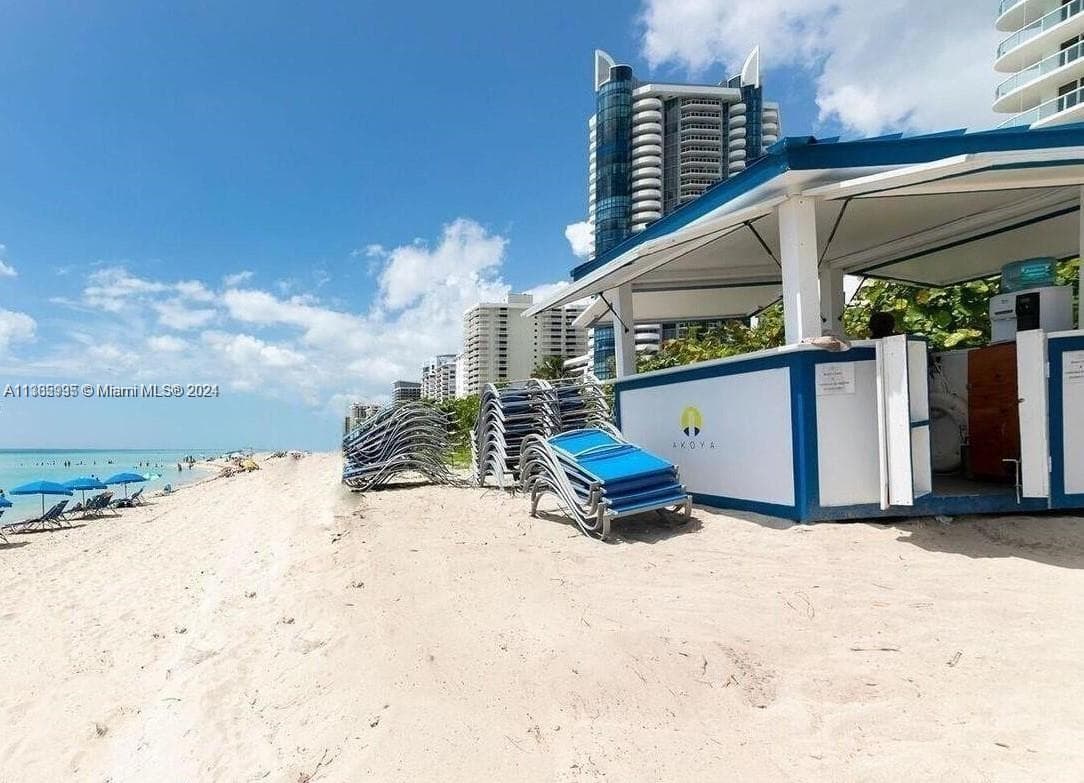 A11365995 — Miami Beach — 16
