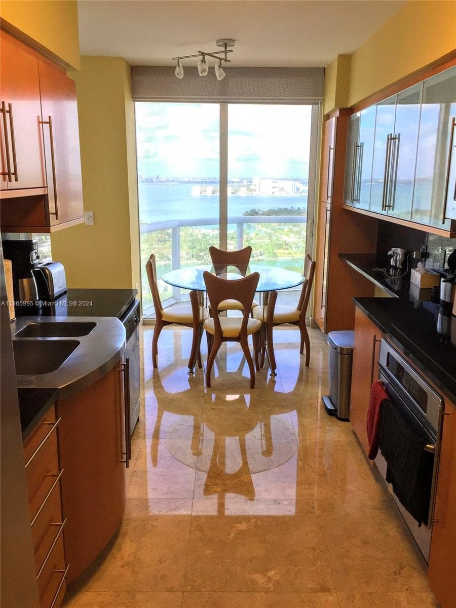 A11365995 — Miami Beach — 7