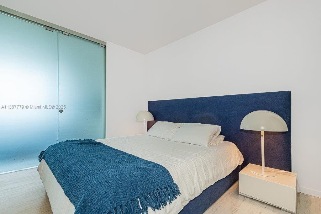 A11367779 — Miami Beach — 13