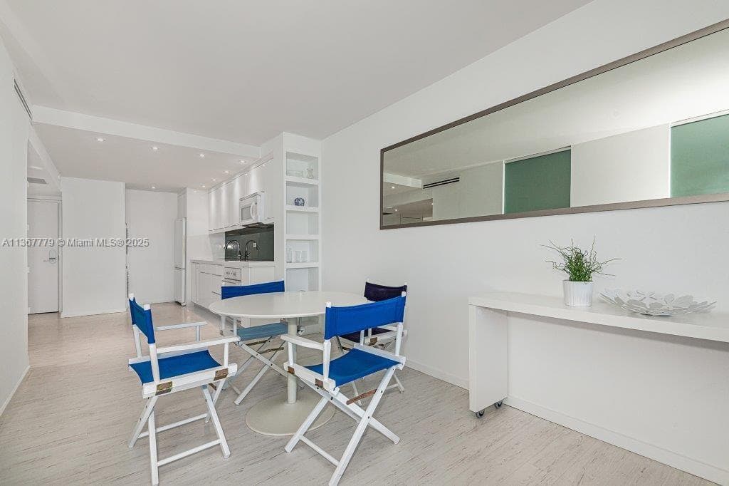 A11367779 — Miami Beach — 16