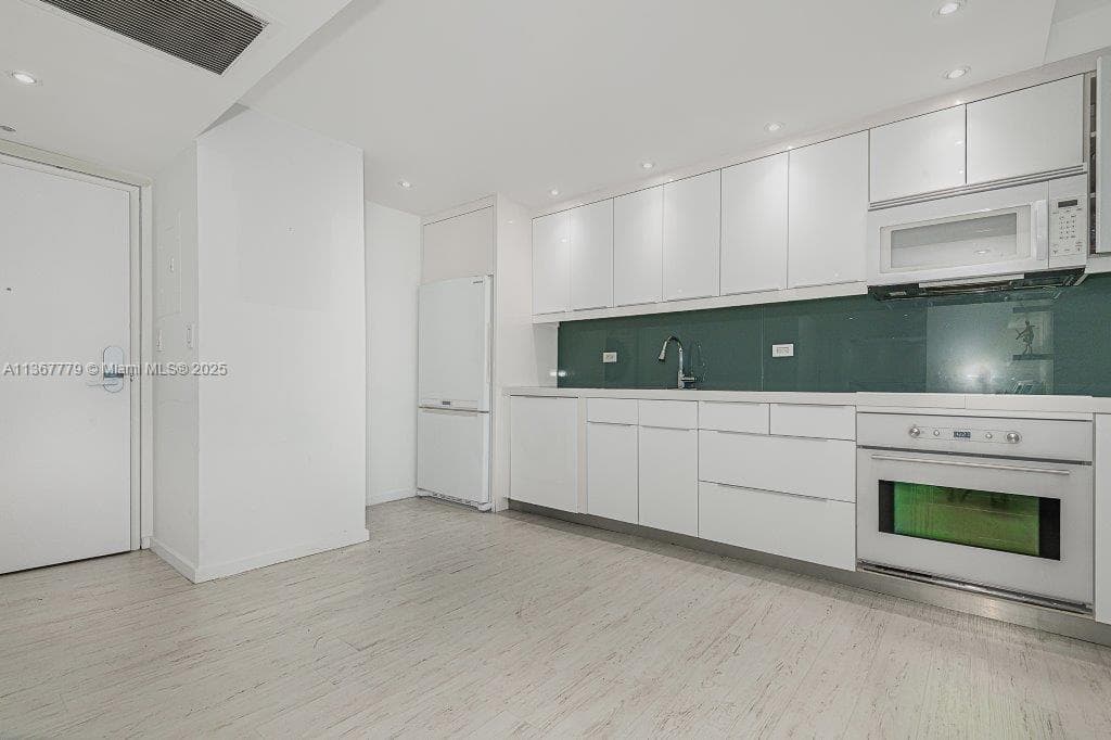 A11367779 — Miami Beach — 3