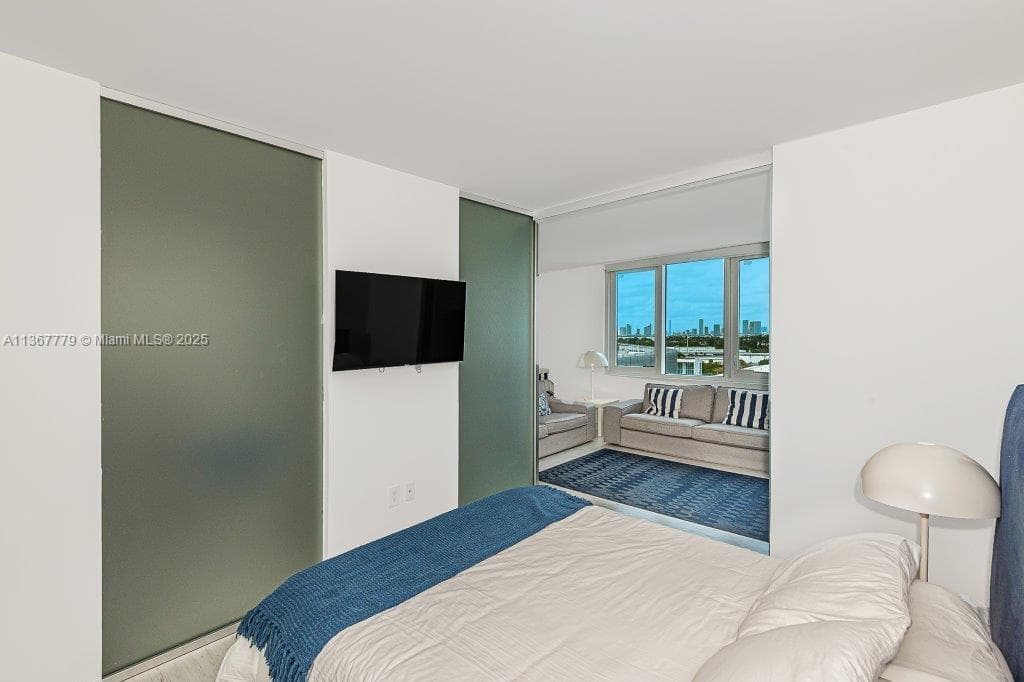 A11367779 — Miami Beach
