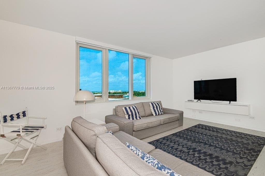 A11367779 — Miami Beach — 5
