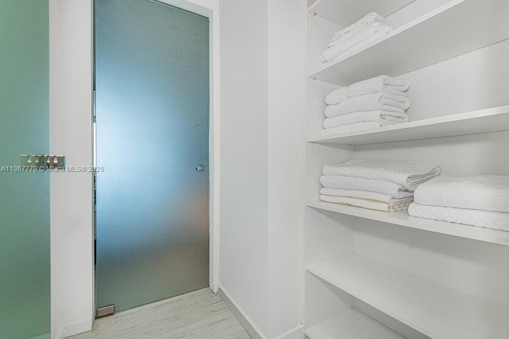 A11367779 — Miami Beach — 20